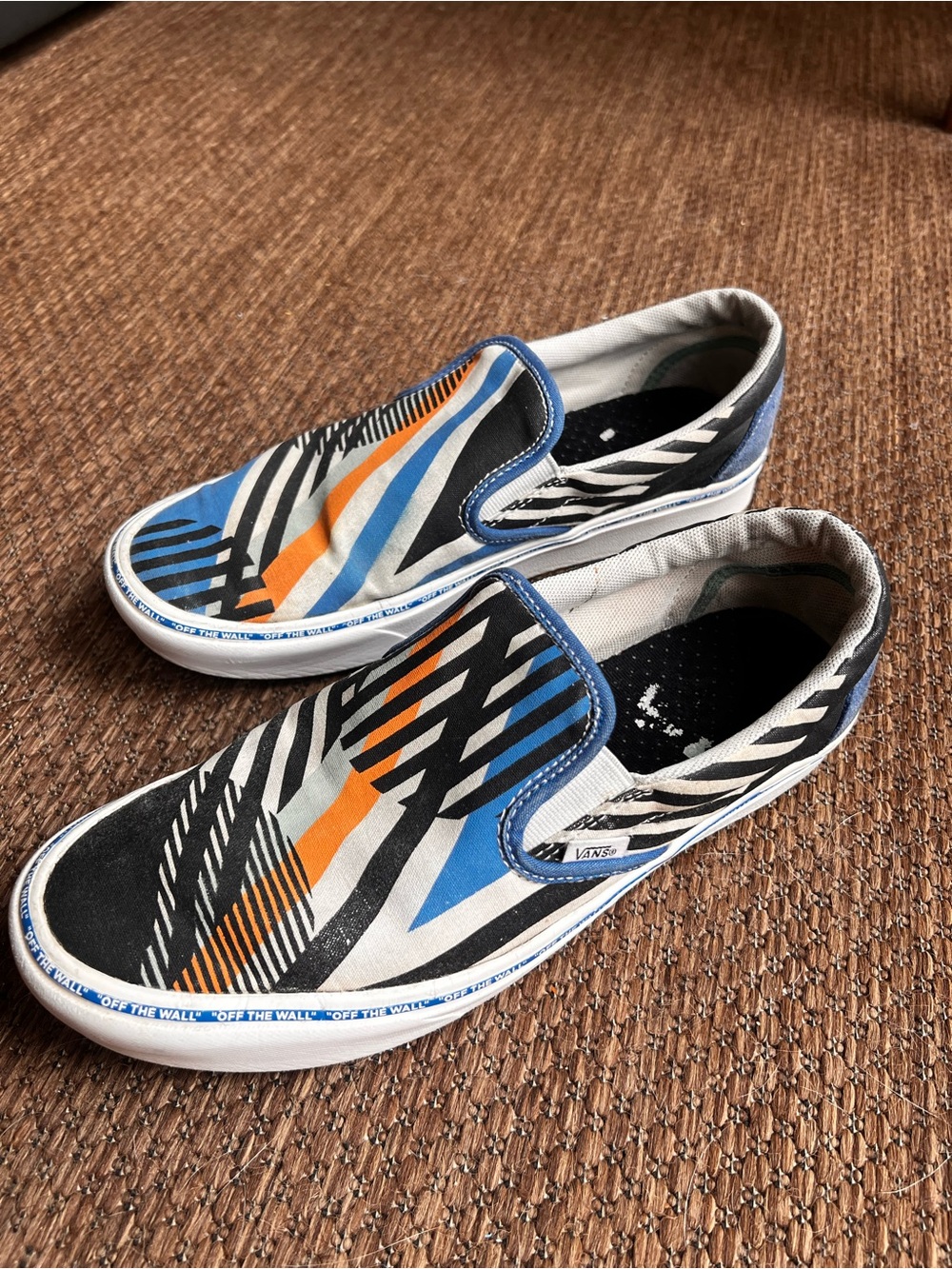Vans Graphic Print Slip-On Sneakers Men’s 9